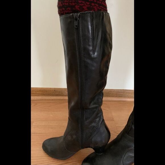 B.O.C. Leather Black knee length boots, great condition, wide calf, size 8.5 - Picture 3 of 7